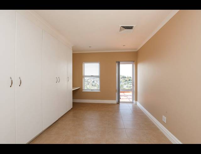 3 BEDROOM APARTMENT FOR SALE IN LA LUCIA
